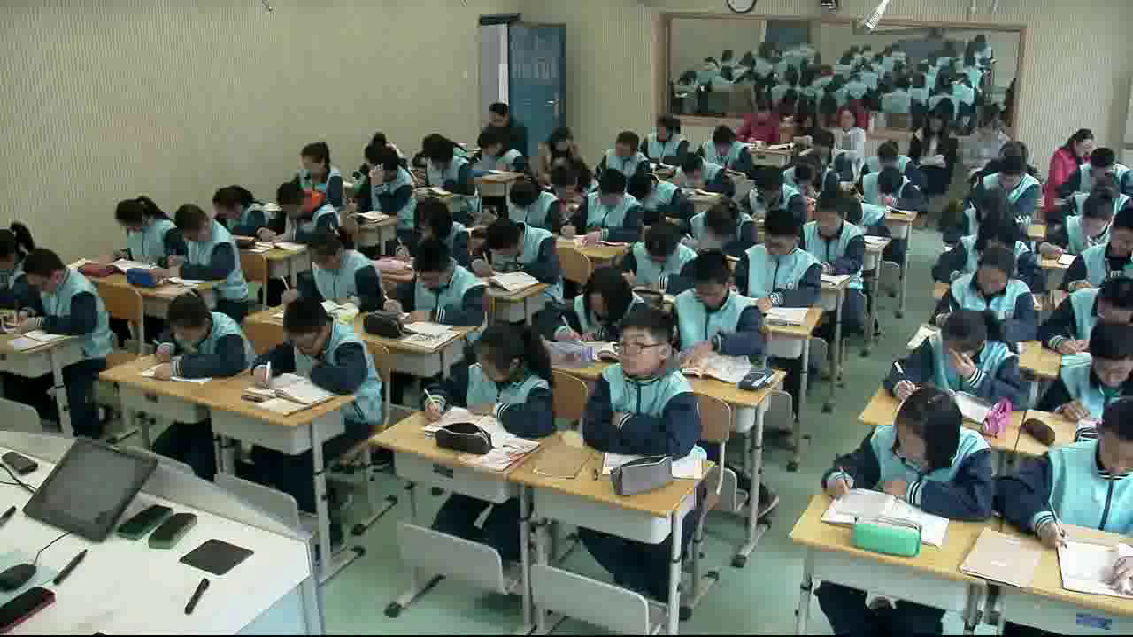 牛津译林版英语七上《Task：Designing clothes》江苏魏老师-县级优课