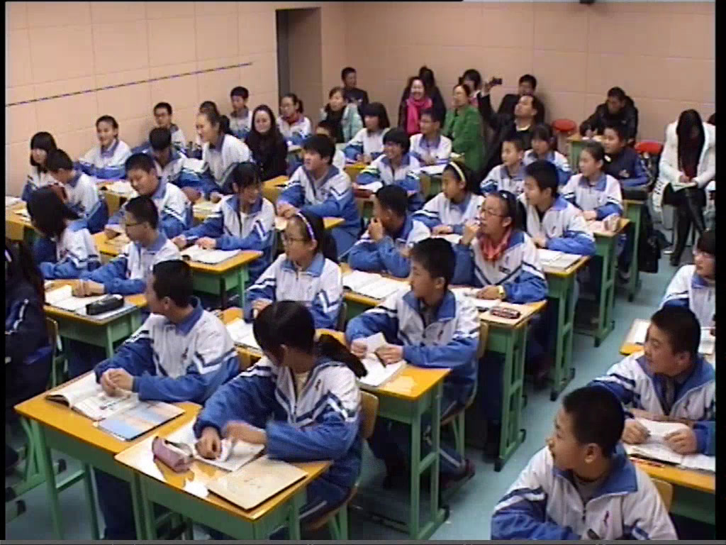 外研版英语七上《Unit1 We're enjoying the school trip a lot.》内蒙刘老师-市一等奖