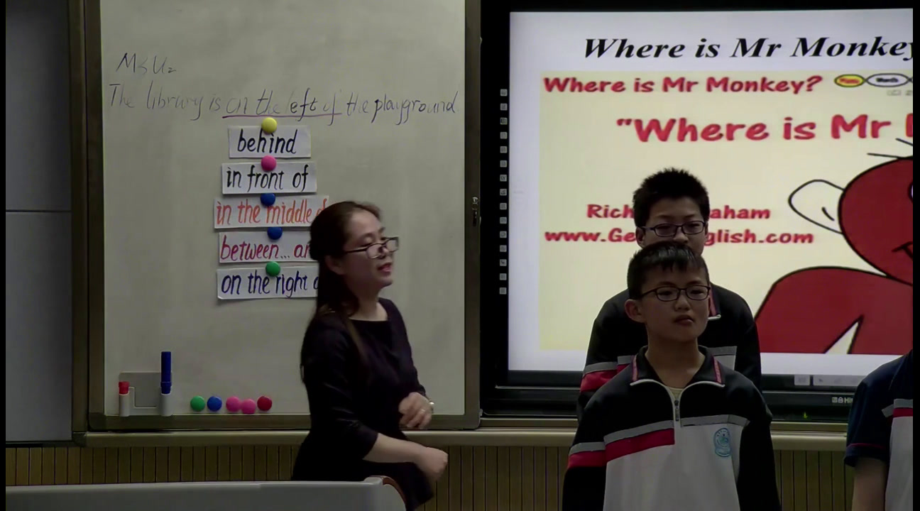 外研版英语七上《Unit2 The library is on the left of the playground.》陕西周老师-全国一等奖